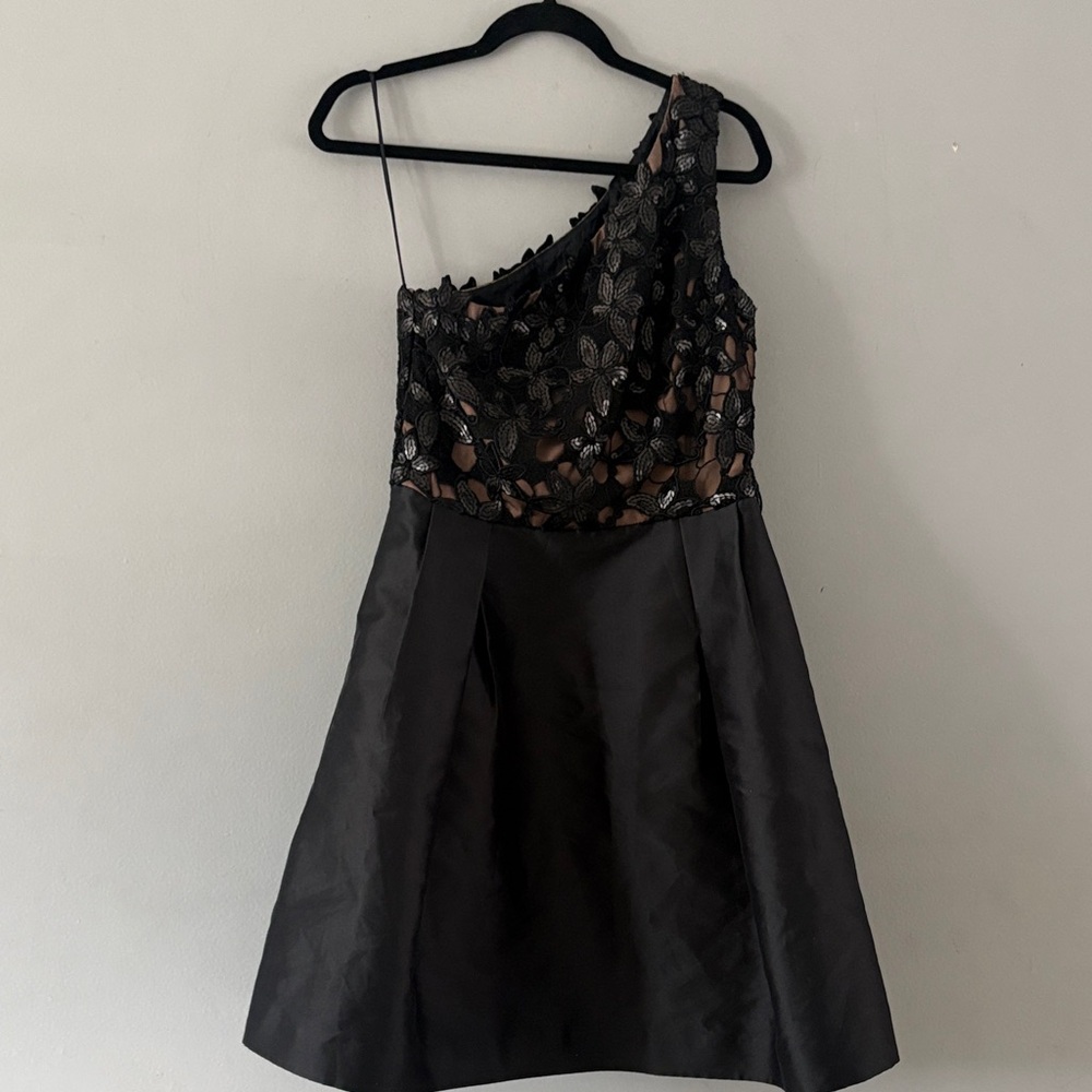 Chic One-Shoulder Black Dress with Lace Detail